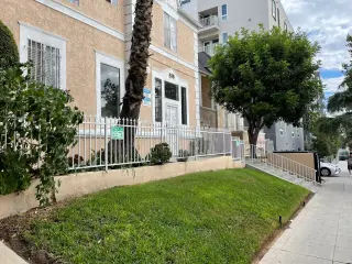 MOVE - IN SPECIAL Fully Renovated Studio in Prime Los Angeles Location
