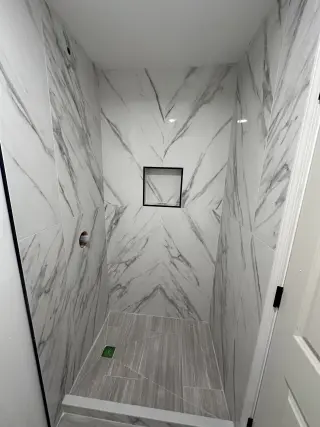 Instalación de Ducha Moderna