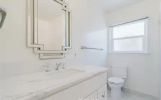 Casa de 3 habitaciones y 2 baños con piscina en una tranquila