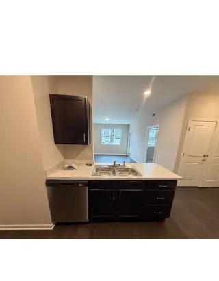 Sale of kitchen furniture with 8 cabinets.