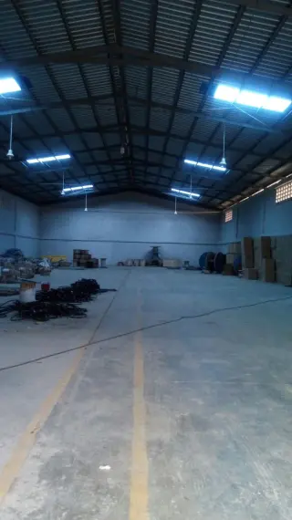 Alquilo Nave de 900 m2 próximo a Autopista de las Américas