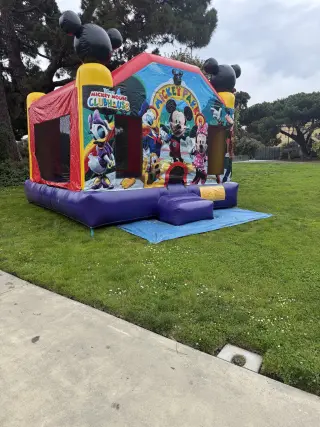 Castillo Inflable Colorido en Renta