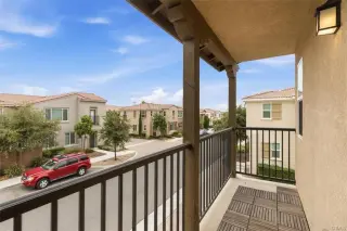 FONTANA, CA - ¡Su próximo hogar le espera! Bellamente renovada!