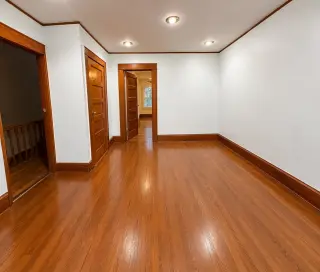 🏡 **¡APARTAMENTO EN RENTA – WOODHAVEN, NY!*