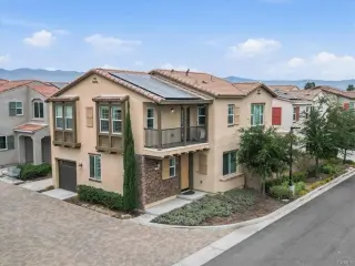 FONTANA, CA - ¡Su próximo hogar le espera! Bellamente renovada!