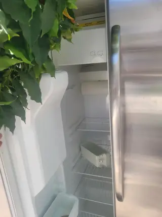Sevende refrigerator semi nuevo