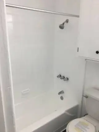NEWLY RENOVATED BACHELOR UNIT WITH A/C, AVAILABLE NOW!!!!