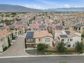 FONTANA, CA - ¡Su próximo hogar le espera! Bellamente renovada!