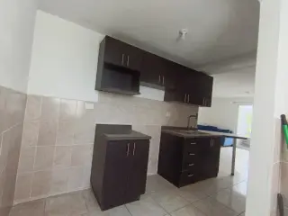 Apartamento en nivel alto en renta en zona 11 de Mixco