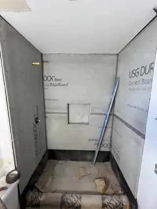 Proyecto de Renovación del Hogar - Estructura de Pared y Plomería
