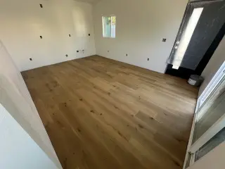 wood and laminate flooring