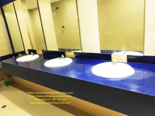 Cuarzo Azul Estelar en los tableros de los baños, cocinas, counters de atencion