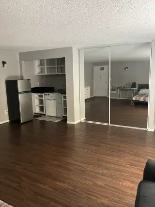 Espacio tipo estudio privado en Redondo Beach – Servicios incluidos – $1,700