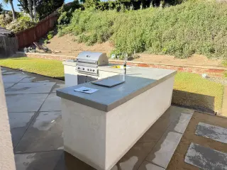 Cocina Moderna con Electrodomésticos de Acero Inoxidable