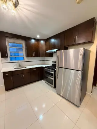 Apartamento de 3 habitaciones y 2 baños disponible en College Point!