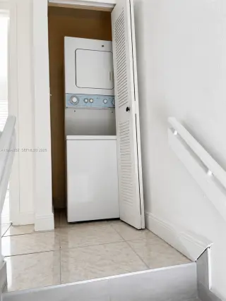 Se Renta Espacioso CondoTownhouse.