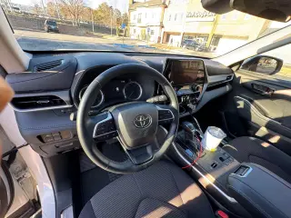 2023 Toyota Highlnader LE HYBRID