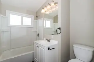 3 dormitorios, 2 baños, listo para habitar.