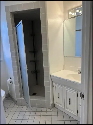 Se renta cuartos con baños privado