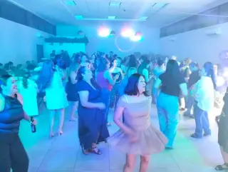 DJ CON PANTALLAS LED Y LUCES PARA XV AÑOS Y BODAS - LOS ANGELES Y ALREDEDORES