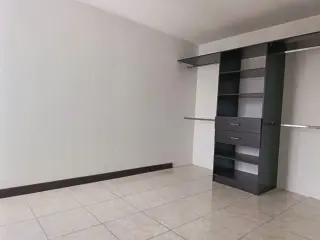 Apartamento en nivel alto en renta en zona 11 de Mixco