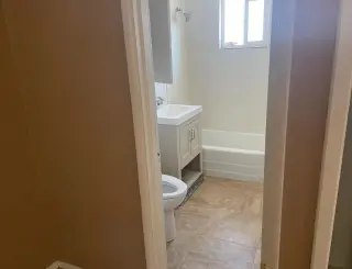 Baño completo Unidad de A/C en la sala y el dormitorio 1 recámara