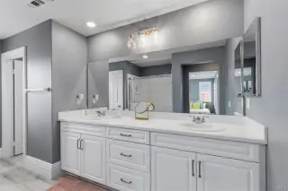 FONTANA, CA - ¡Su próximo hogar le espera! Bellamente renovada!