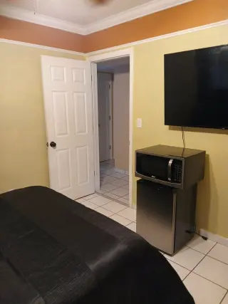 Se renta cuarto compartido cerca de 127 y Coral Way
