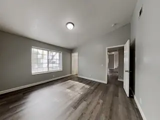 3 dormitorios, 2 baños, listo para habitar.