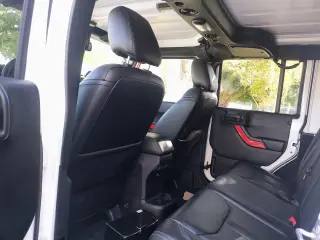 2018 Jeep Wrangler JK Unlimited Sahara - 4WD, V6, SUV de 4 puertas
