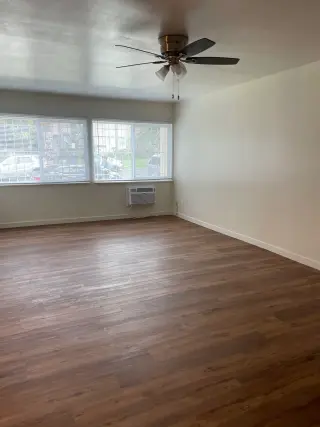 1 bed 1 bath Apt $1800.00 (213)216-4713