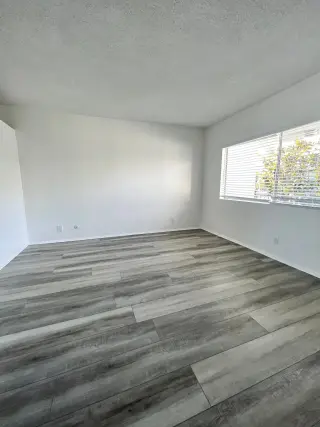 Renovated Studio w/ Modern Kitchen, Pool, Gym & Parking – East Hollywood