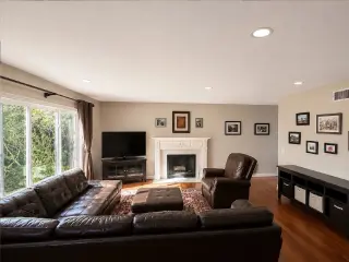 stylish updated kitchen 3-bedroom