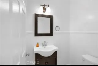 Tres dormitorios y un baño y medio,