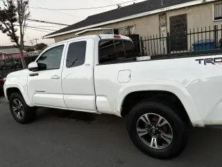 VENDO TOYOTA TACOMA SR5 2018