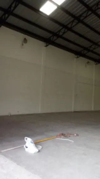 Alquilo Nave de 350 m2 en Zona Oriental