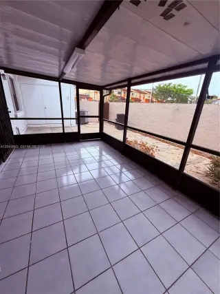 Townhouse para la Renta  3/2