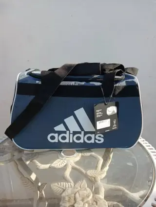 🔥ULTIMO DIA! Bolsa nueva mediana de hombro ADIDAS maleta  $400
