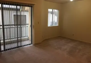 Sala amplia, dormitorio espacioso y baño renovado en Rosemead CA.