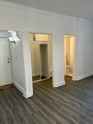 **¡$1,595 al mes – Acogedor estudio en el corazón de Koreatown!**