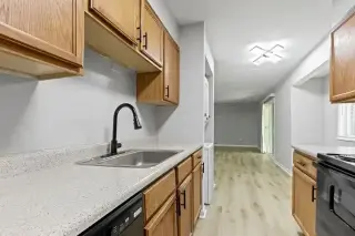 1 BEDROOM AND 2 BATHROM AVAILABLE