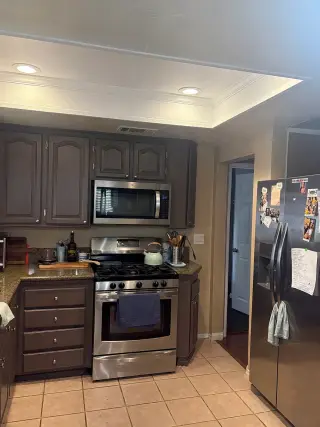1BEDROOM AND 1BATHROOM AVAILABLE