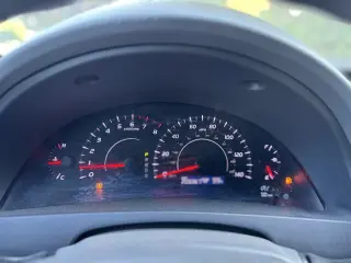 2011 Toyota Camry Base - Sedán confiable de 4 puertas con motor 2.5L