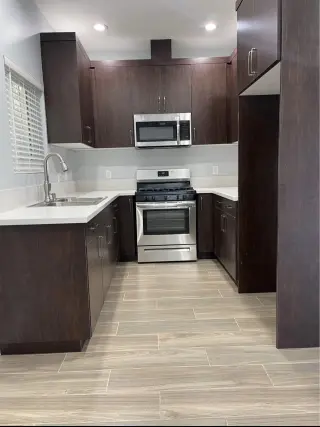 1 dormitorio y 1 baño en Sylmar
