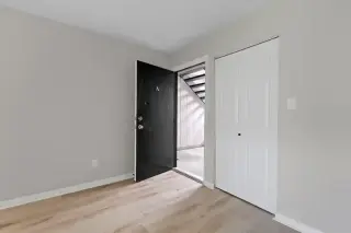 1 BEDROOM AND 2 BATHROM AVAILABLE