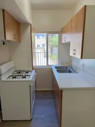 Glendale: 1 recámara, piscina y parking | $1,810/mes