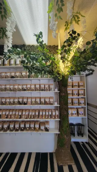 Necesito Para trabajar de cajera en una tienda de suplementos naturales.