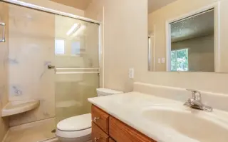 3 dormitorios, 2 baños, listo para habitar.