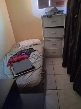 SE RENTA LA MITAD  DE UNA RECAMARA
