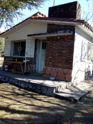 CHALET EN SIERRAS DE CÓRDOBA: SILENCIO, TERRENO, FRUTALES